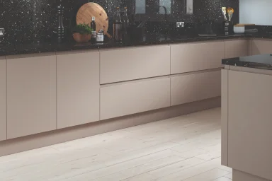 Lucente handleless kitchen in Matt Cashmere, fitted room view