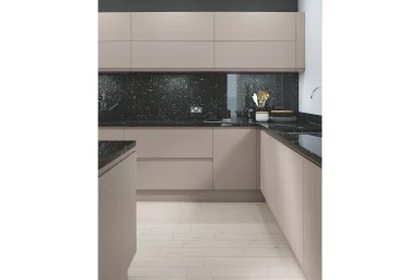 Lucente handleless kitchen in Matt Cashmere, fitted room view (alternative view)
