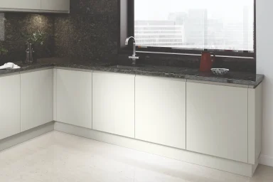 Lucente handleless kitchen in Matt Light Grey, fitted room view (alternative view)