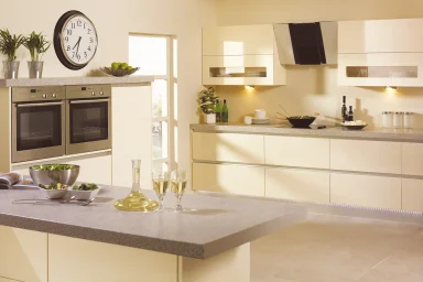 Venice kitchen in Gloss Cream, fitted room view