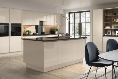 Zur kitchen in Gloss Cashmere, fitted room view (alternative view)