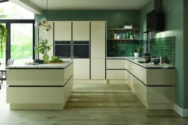 Zur kitchen in Gloss Cream, fitted room view