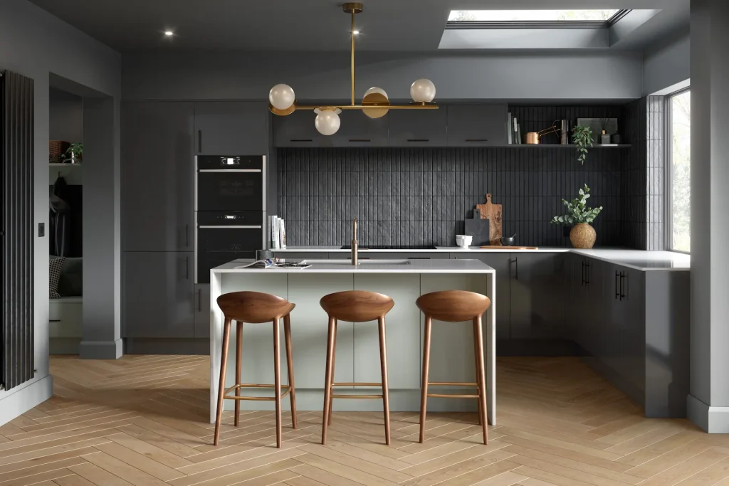 Zur kitchen in Supergloss Graphite, fitted room view