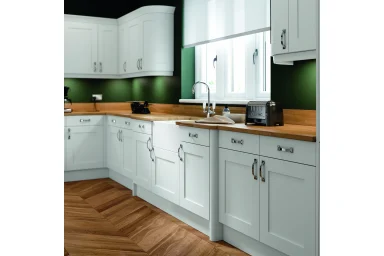 Oxford kitchen in White, fitted room view (alternative view)