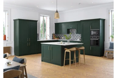 Cambridge kitchen in Fire Green, fitted room view (alternative view)