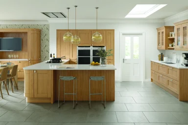 Cambridge kitchen in Real Oak, fitted room view (alternative view)