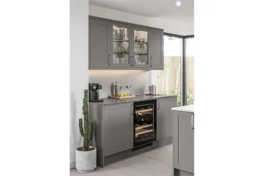 Stratto kitchen in Dust Grey, fitted room view (alternative view)