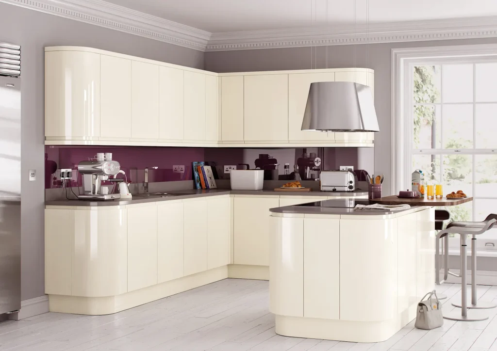 Lucente handleless kitchen in Gloss Cream, fitted room view